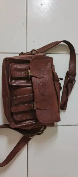 Sling bag kulit Abekani