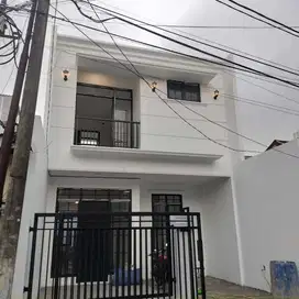 Dijual Rumah Mewah di Kencana Loka 12.5 BSD, Tangerang Selatan