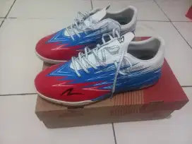 Sepatu futsal  specs ls 3in