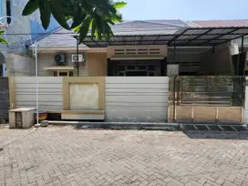 Mulyosari Semi Furnish Depan Taman Nyaman