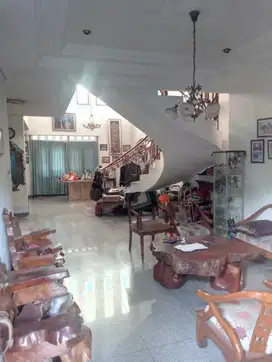 Rumah Lama di Kebayoran Lama Area