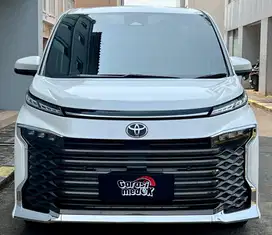Toyota Voxy TSS 2023 pk 2024 Antik Low Km Murah Bekas Irit