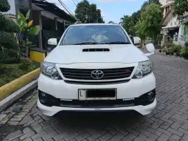 Toyota Fortuner TRD VNT solar disel Matic  putih 2015