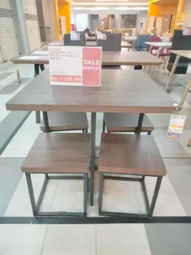 Meja Makan Ozon Dining Set (1+4)