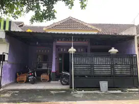 Dikontrakan Rumah strategis dekat jalan raya cebongan