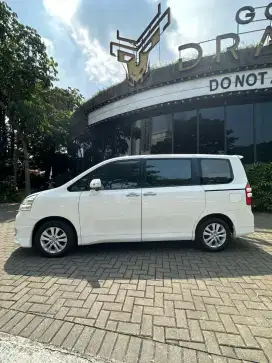 Toyota NAV 1 V LIMITED