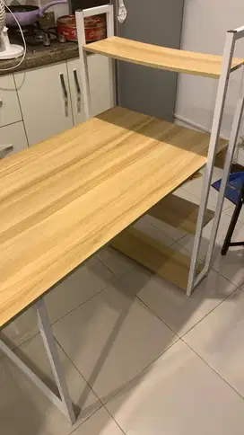 Meja kerja dengan 3 rak