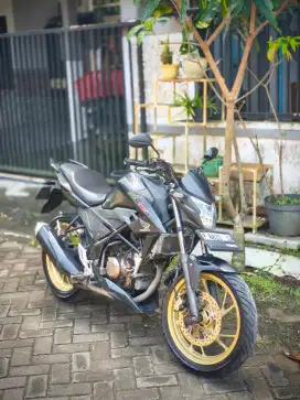 Dijual Cepat Honda CB150R StreetFire SE 2018 Pajak Baru Low Kilometer