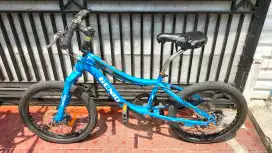 SEPEDA GENIO Ukuran Ban 20 inch