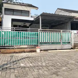 Di jual rumah dalam clusteran di Ciledug Tangerang kota