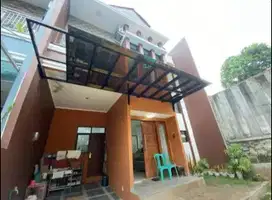 RUMAH ISTIMEWA CLUSTER PARONAMA ESTETE JATIASIH
