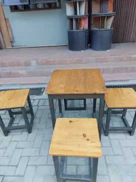 Sett meja kursi