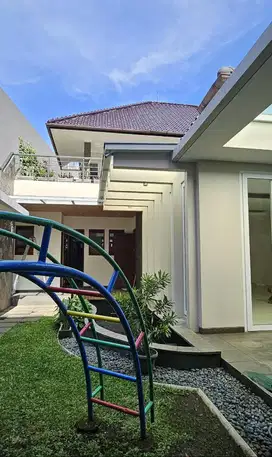 Dijual Rumah Lux Semi Furnished Kualitas Bagus di Bandung Utara