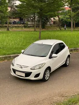 MAZDA 2 S AT 2011 PUTIH PROMO DP MINIM 5 JUTA