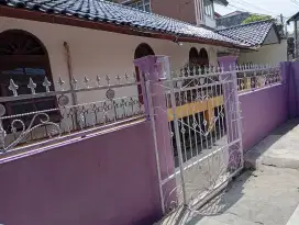 dikontrakan rumah tiga kamar tidur dekat kampus unindra gedong condet