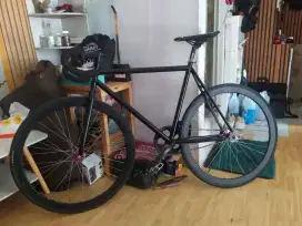 di jual sepedah fixie keadaan msih mulus jual aj ga kepake