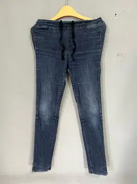 Uniqlo Celana Skinny Jeans Tali