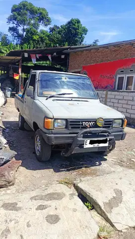 Mobil PickUp Toyota Kijang KF 20 tahun 1983