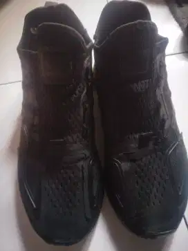 Sepatu cowok adidas