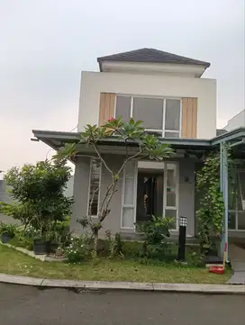Rumah Hoek Bagus SHM  Paramount Petals Curug Tangerang Banten
