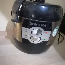 YONG MA Rice Cooker Magic Com 2L YONGMA SMC 7033 Bekas