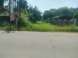 Tanah di sewakan luas 1100 m di pinggir jl kadusirung Cisauk tangerang