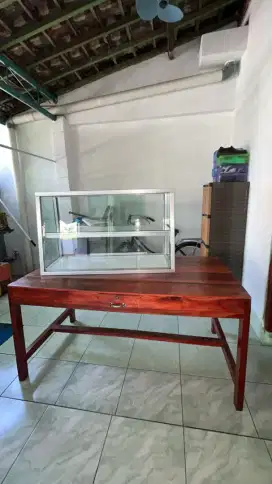 Etalase Kaca Warung
