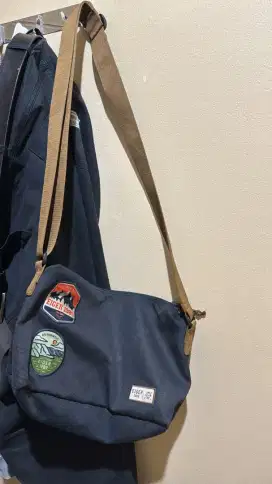 EIGER PATHWAY SHOULDER BAG