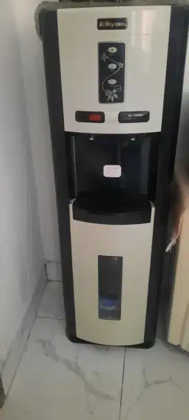 Dispenser galon bawah