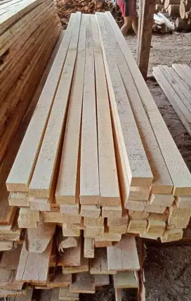 Menjual kayu dan bambu berbagai ukuran