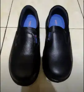 Sepatu Safety Ujung  Besi
