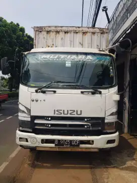 Isuzu GIGA FRR box thn 2012