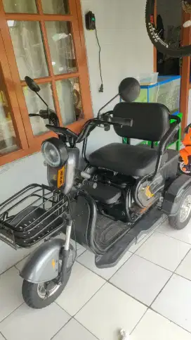 Sepeda listrik ---