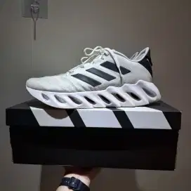 Sepatu Adidas Size 44 2/3 SWITCH FWD 2 Running Original White 10 UK