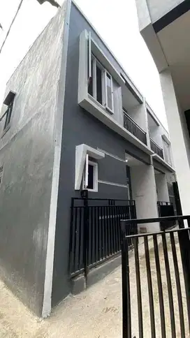 Dijual Rumah 2-lantai Baru Minimalis daerah Jakarta Selatan 200-Jutaan
