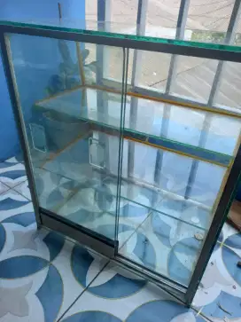 Etalase kaca  buat hajatan  mini