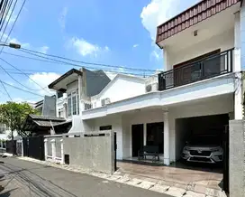Dijual Rumah Mewah dan Nyaman Siap Huni Di Daerah Tebet!!