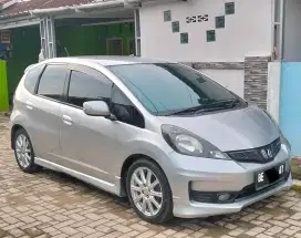 Mobil kualitas dan nyaman