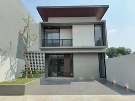 RUMAH MEWAH, 2 LANTAI DEKAT JALAN KALIURANG KM 7 DI SLEM