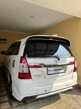 Innova V LUX AT 2.0 KM Low 2015