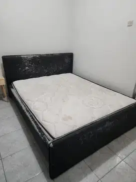 Dijual cepat : Ranjang dan Kasur Springbed (1 set)