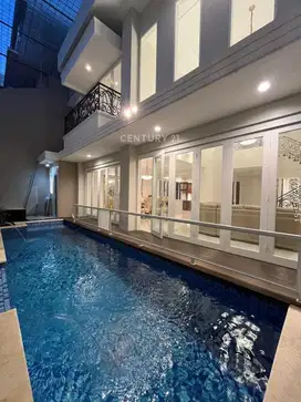 Dijual rumah mewah dekat taman di Pondok Indah