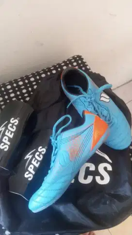 Di jual sepatu futsal no. 36