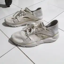 Sepatu running sneakers white- huarache - size 40