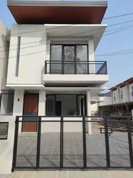 Dijual Rumah Baru Modern Minimalis di Tengah Kota Bandung
