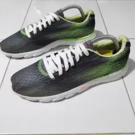 Sepatu Running Skechers size 42.5 (27)