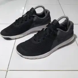 Sepatu Nike Flex Experience size 42 (26.5)