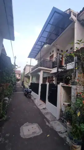 Jual Rumah Kos aktif depan Griya Antapani strategis