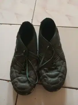 Jual bekas sepatu futsal ortuseight
