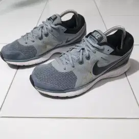 Sepatu Running Nike Winflo size 41 (26)